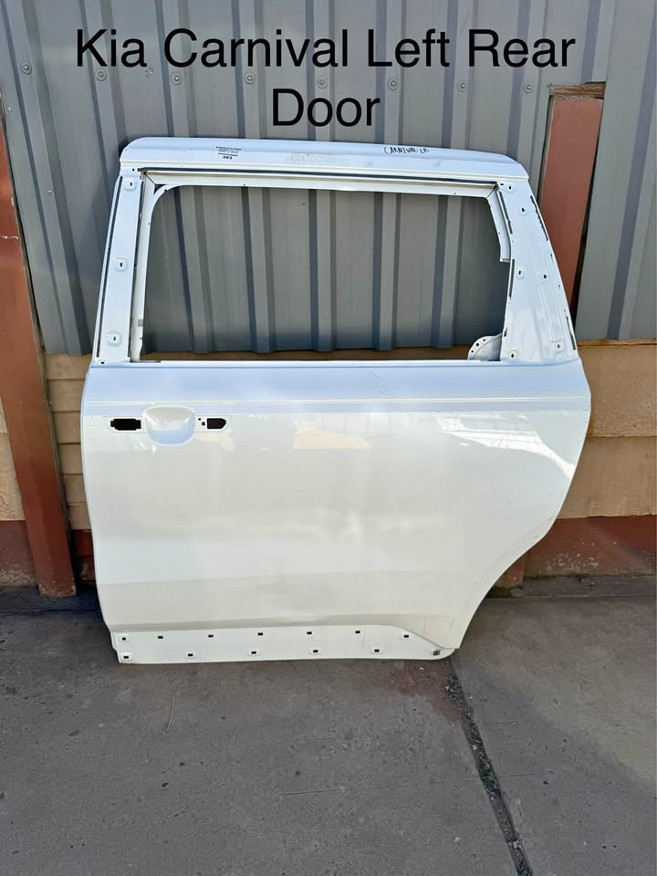 Kia Carnival Left Rear Sliding Door - Private Seller Kia Carnival Left Rear Sliding Door - Private Seller