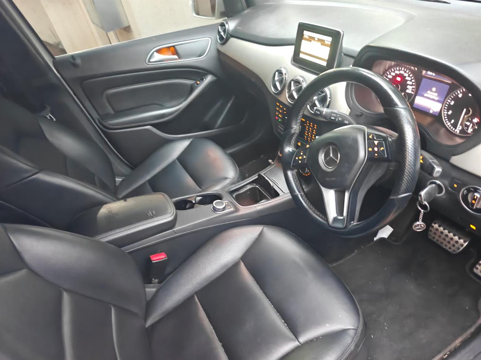 Mercedes Benz W204 coupe with black interior and CGI 271 for stripping
