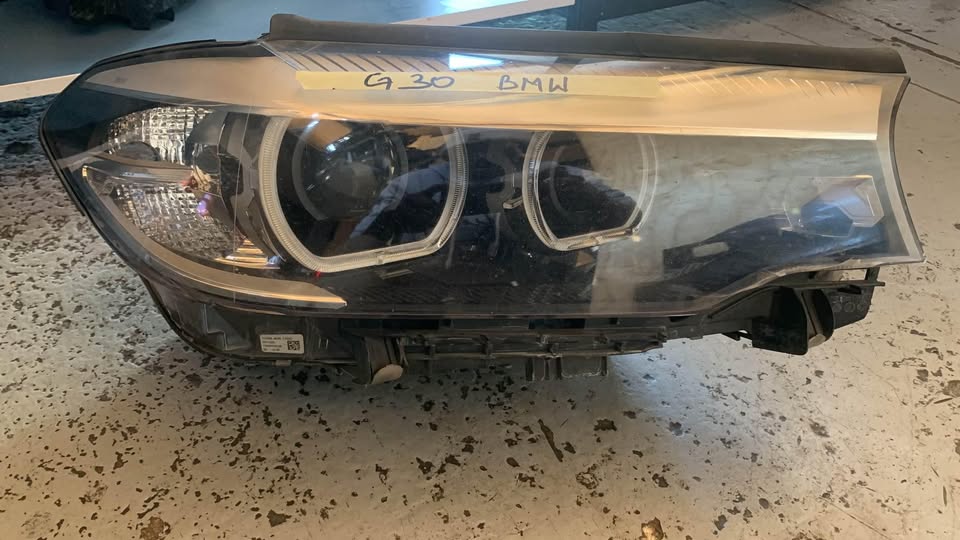 BMW G30 right headlights