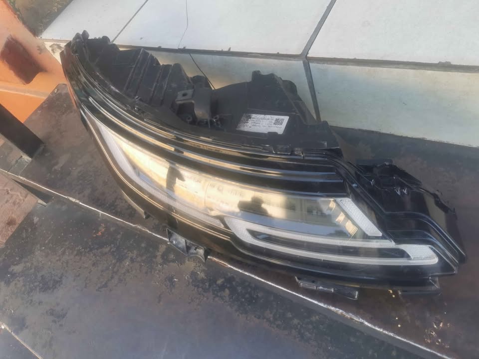 Range Rover Evoque right headlight - Private Seller Range Rover Evoque right headlight - Private Seller