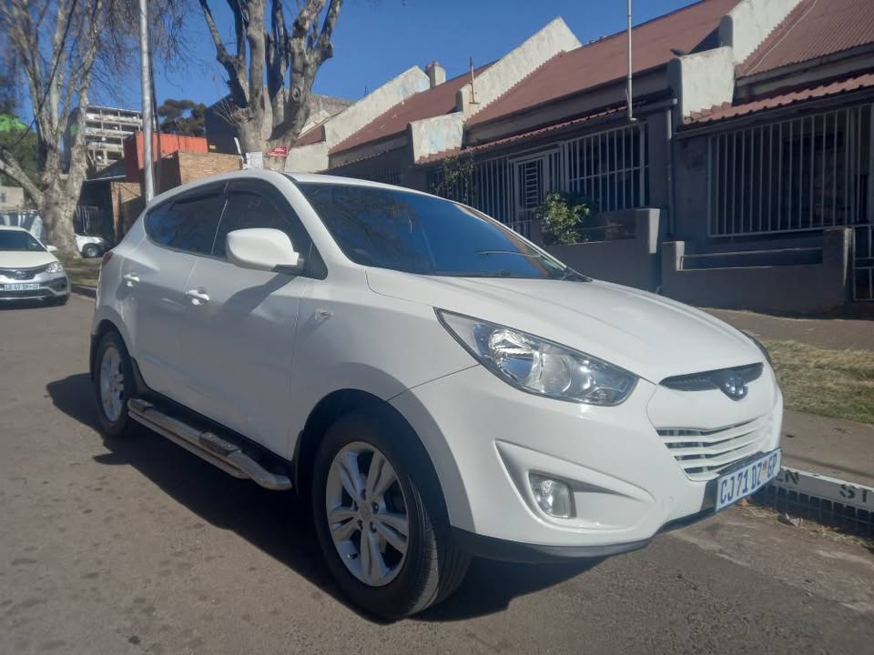 2013 HYUNDAI IX35 2.0 PETROL, MANUAL, WHITE, 105000KMS REVERSE CAMERA