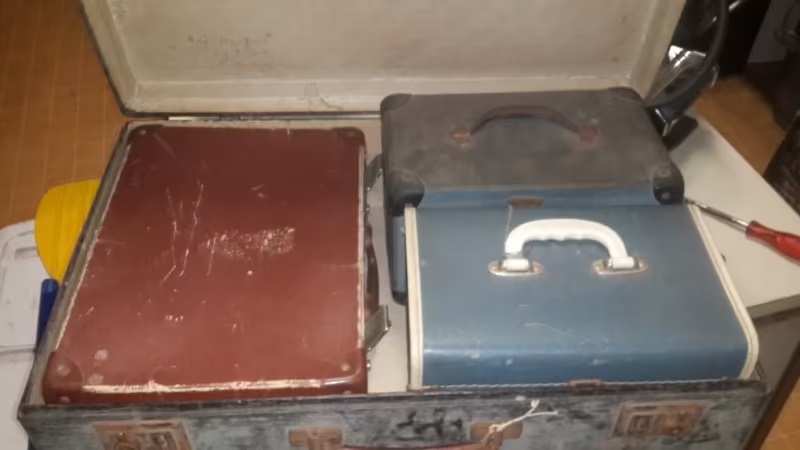 Vintages Cases and Vanity Bags x6