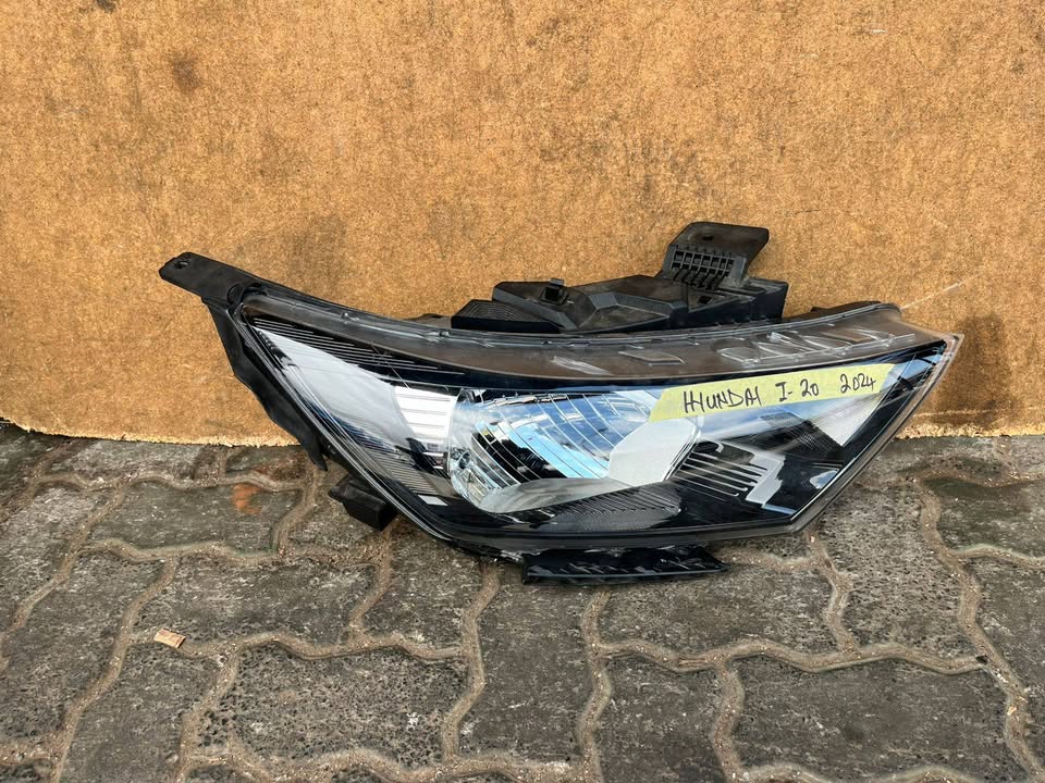 2024 Hyundai i20 Grand Headlight - Private Seller 2024 Hyundai i20 Grand Headlight - Private Seller