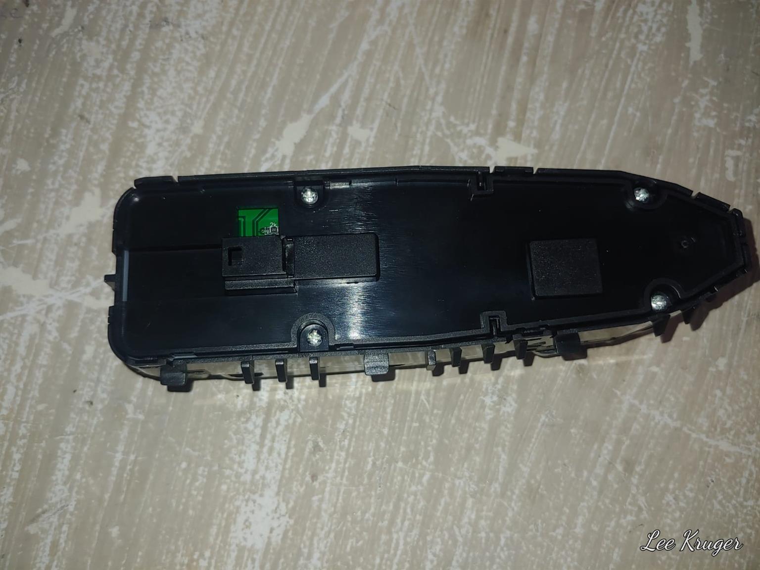 Mercedes Benz W205 New Window Switch - Private Seller Mercedes Benz W205 New Window Switch - Private Seller