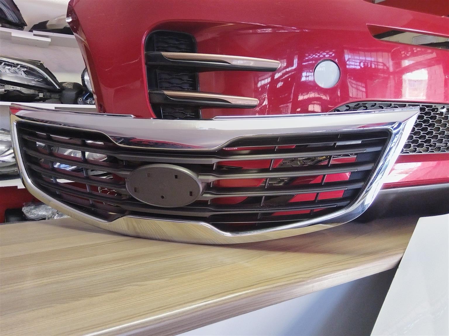 2015 KIA STORTAGE MAIN GRILL AVAILABLE FOR SALE - Private Seller