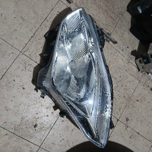 Suzuki swift headlight - Private Seller Suzuki swift headlight - Private Seller