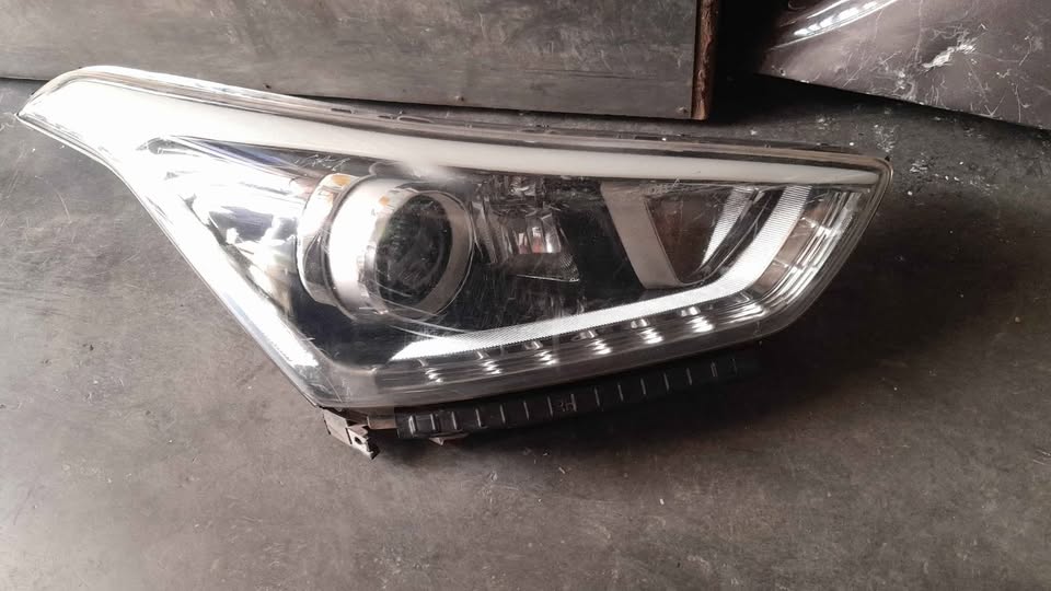 HYUNDAI CRETA HEADLIGHT RIGHT SIDE 2017 TO 2021 MODEL - Private Seller HYUNDAI CRETA HEADLIGHT RIGHT SIDE 2017 TO 2021 MODEL - Private Seller