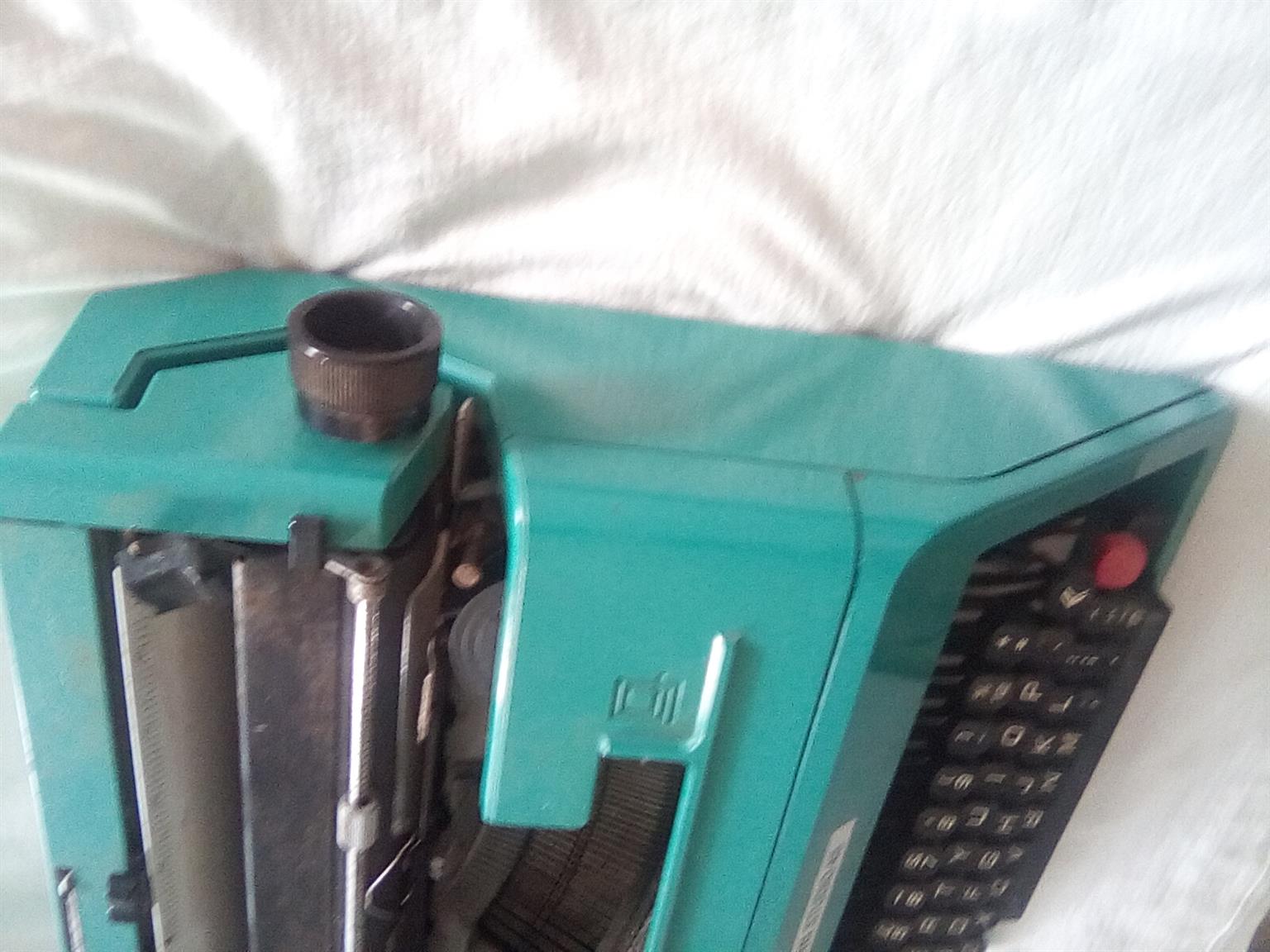Olivetti studio 45 typewriter