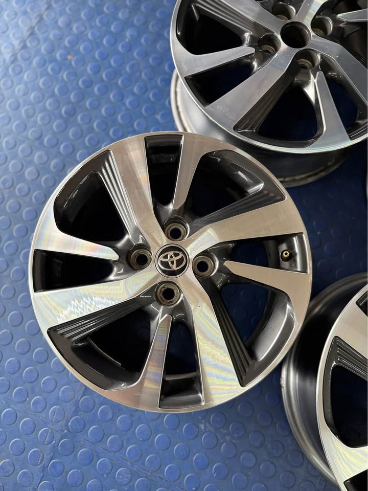 16 INCH TOYOTA YARIS ORIGINAL DESIGN RIM SET WITHOUT TYRES PRE- OWNED - Private Seller 16 INCH TOYOTA YARIS ORIGINAL DESIGN RIM SET WITHOUT TYRES PRE- OWNED - Private Seller