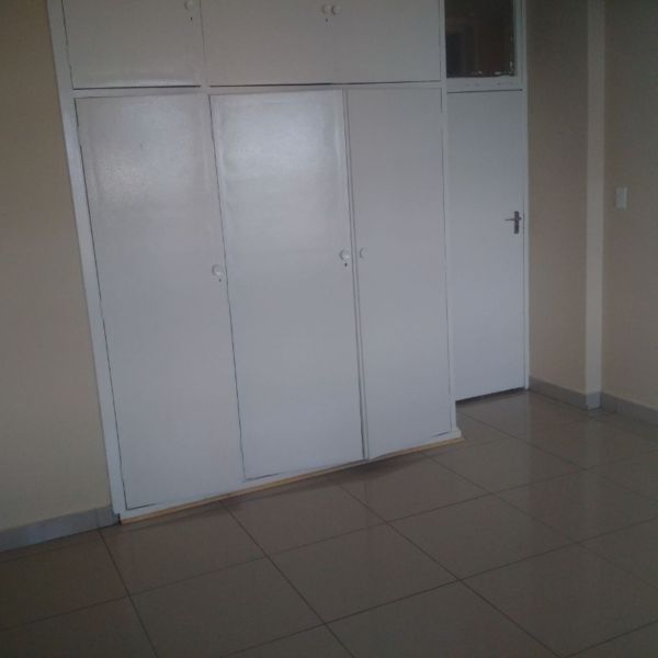 Twobedroom flat to rent in Killarney Junk Mail