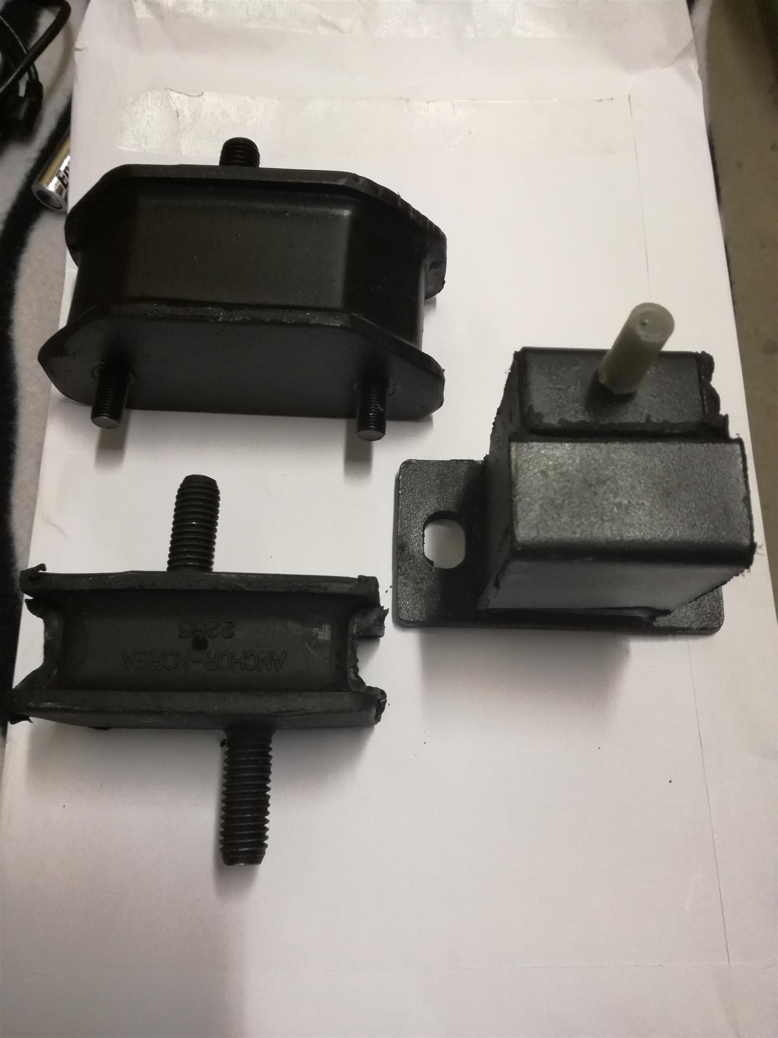 Valiant engine mounting motor mounts