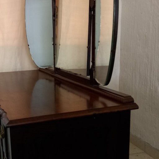 Antique bedroom suite
