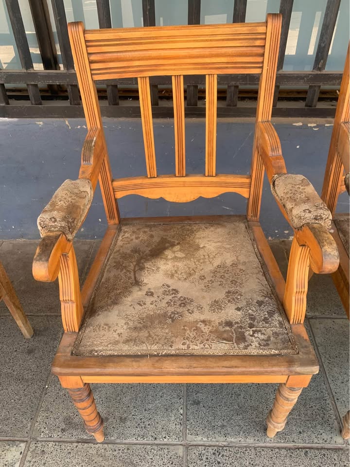 Auntique chairs  for both hidden information