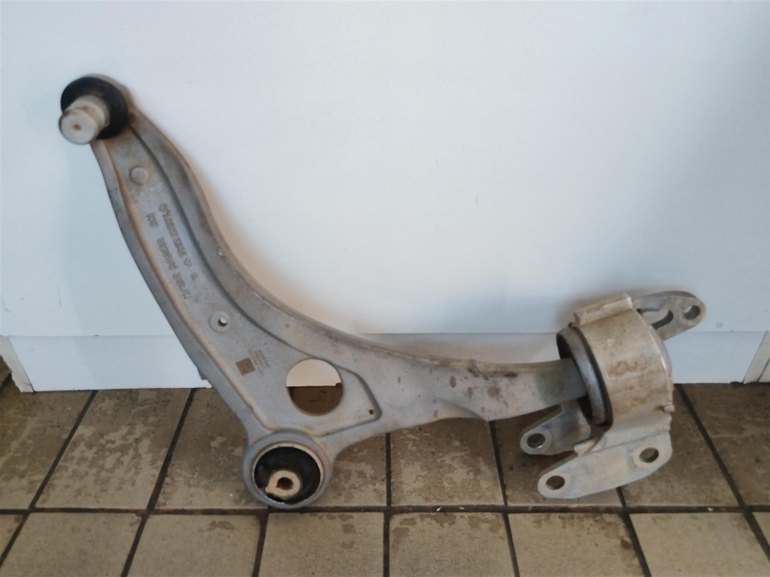 2021 RANGE ROVER EVOQUE FRONT RIGHT LOWER CONTROL ARM AVAILABLE FOR SALE - Private Seller 2021 RANGE ROVER EVOQUE FRONT RIGHT LOWER CONTROL ARM AVAILABLE FOR SALE - Private Seller