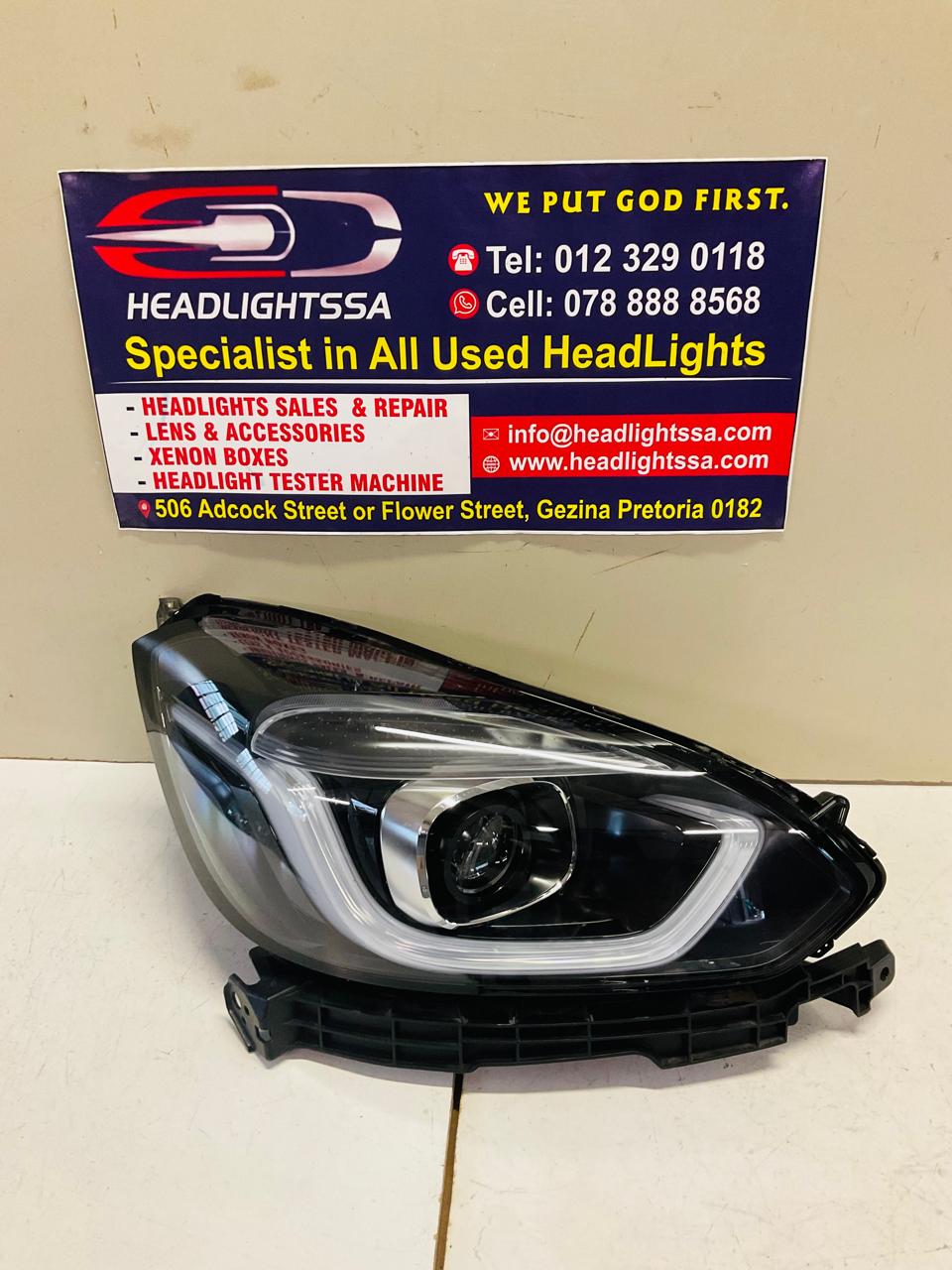 Honda Jazz/Fit right side halogen headlight - Private Seller Honda Jazz/Fit right side halogen headlight - Private Seller