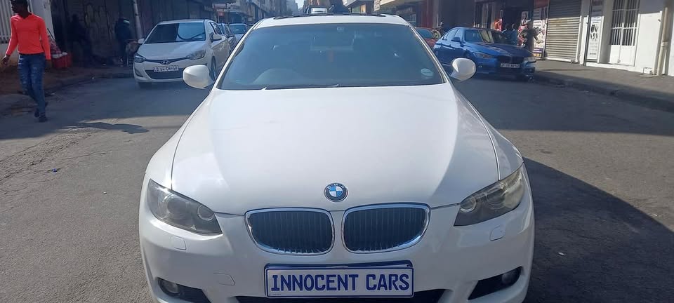 2011 BMW 320i E90 COUPE, AUTOMATIC TRANSMISSION, WHITE COLOUR, 80000KM 2011 BMW 320i E90 COUPE, AUTOMATIC TRANSMISSION, WHITE COLOUR, 80000KM