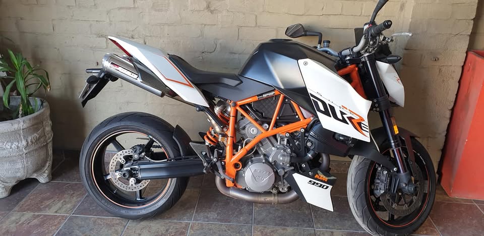 KTM 990 2010 model - Private Seller KTM 990 2010 model - Private Seller