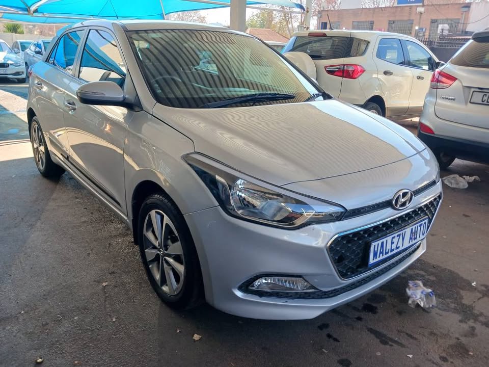 2017 HYUNDAI i20 1.4 FLUID Transmission: Automatic Mileage: 75000km Fueltype: Petrol Silver