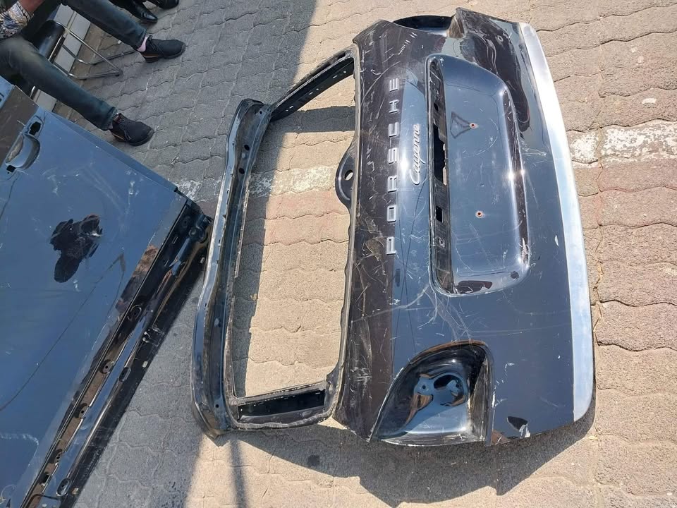 Porsche cayenne tailgate - Private Seller