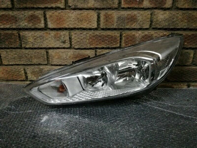 Ford Focus Facelift Left Side Headlight - Private Seller