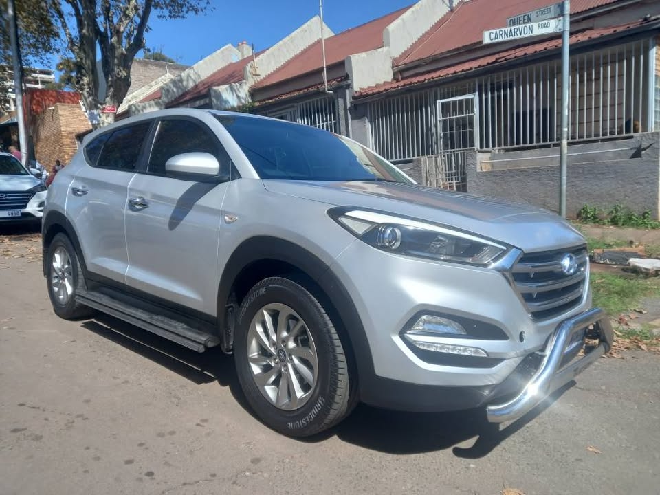 2017 HYUNDAI TUCSON 2.0 PETROL, AUTOMATIC, SILVER, 67000KMS, . SPARE KEY, REVERSE C