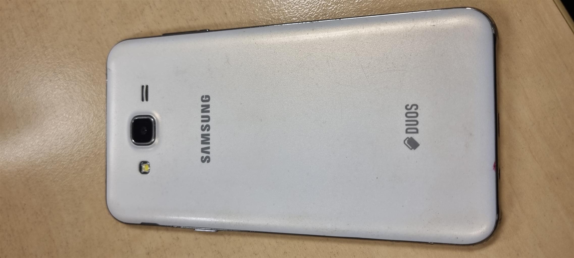 Samsung J7 Phone, White, Seconfhand in Good Condition