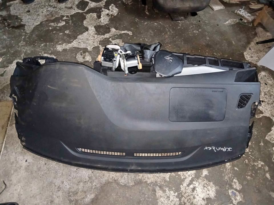 Mitsubishi xpander complete airbags set - Private Seller Mitsubishi xpander complete airbags set - Private Seller