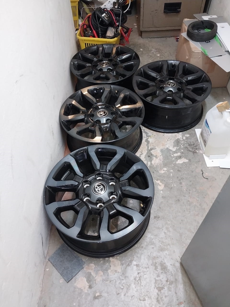 Toyota Legend 50 Rs 18" original mags - Private Seller Toyota Legend 50 Rs 18" original mags - Private Seller
