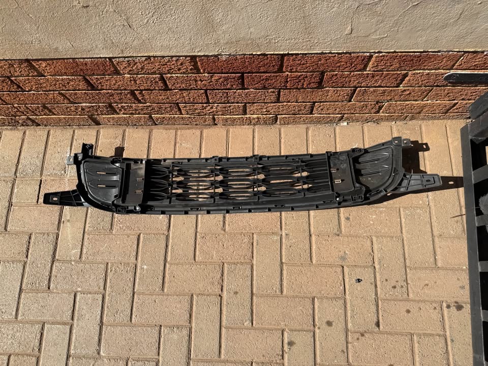 Citroen C4 Aircross Lower Front Bumper Grill - Private Seller Citroen C4 Aircross Lower Front Bumper Grill - Private Seller