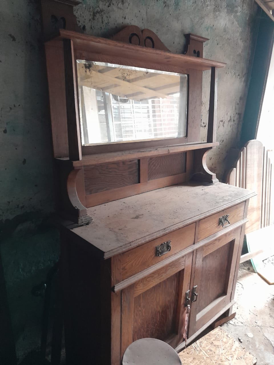 Various vintage antique, vintage, and art deco pieces.
