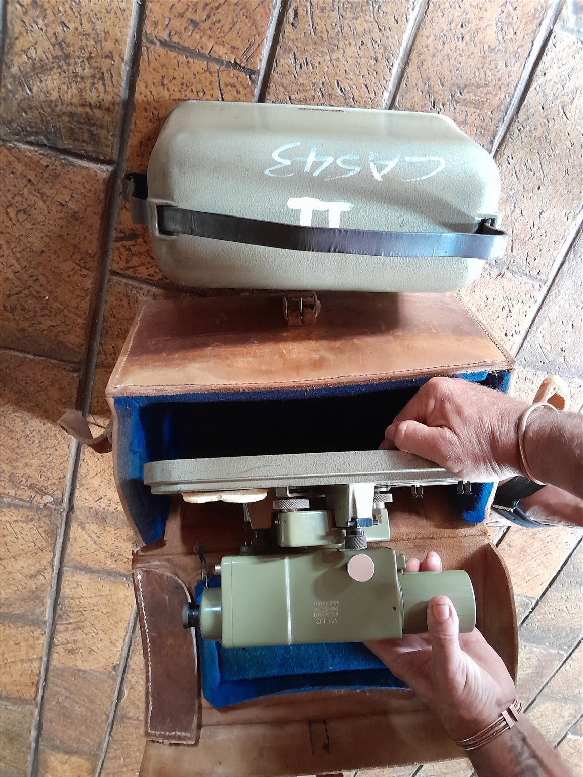 Tedioliet en dumpy level met Tripod,nog oorspronklik