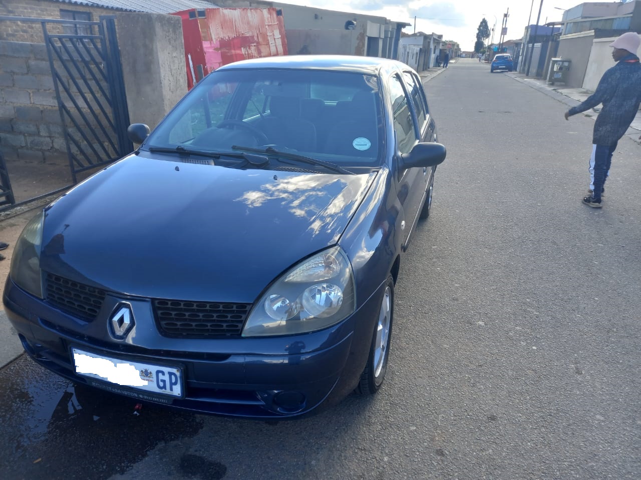 Used 2004 Renault Clio 1.6 Dynamique 5-door - Private Seller Used 2004 Renault Clio 1.6 Dynamique 5-door - Private Seller
