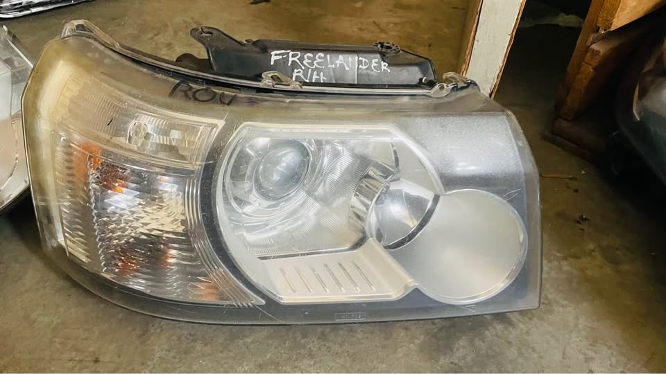 Land Rover Freelander 2 headlight - Private Seller Land Rover Freelander 2 headlight - Private Seller