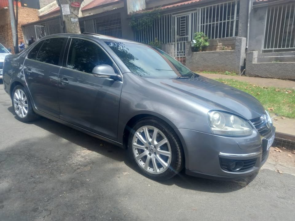 2011 VW Jetta 5 TSI 1.4 Manual, Grey, 98000kms,Leather Seats, Sunroof.