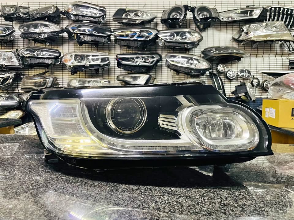 Range Rover sports headlight - Private Seller Range Rover sports headlight - Private Seller