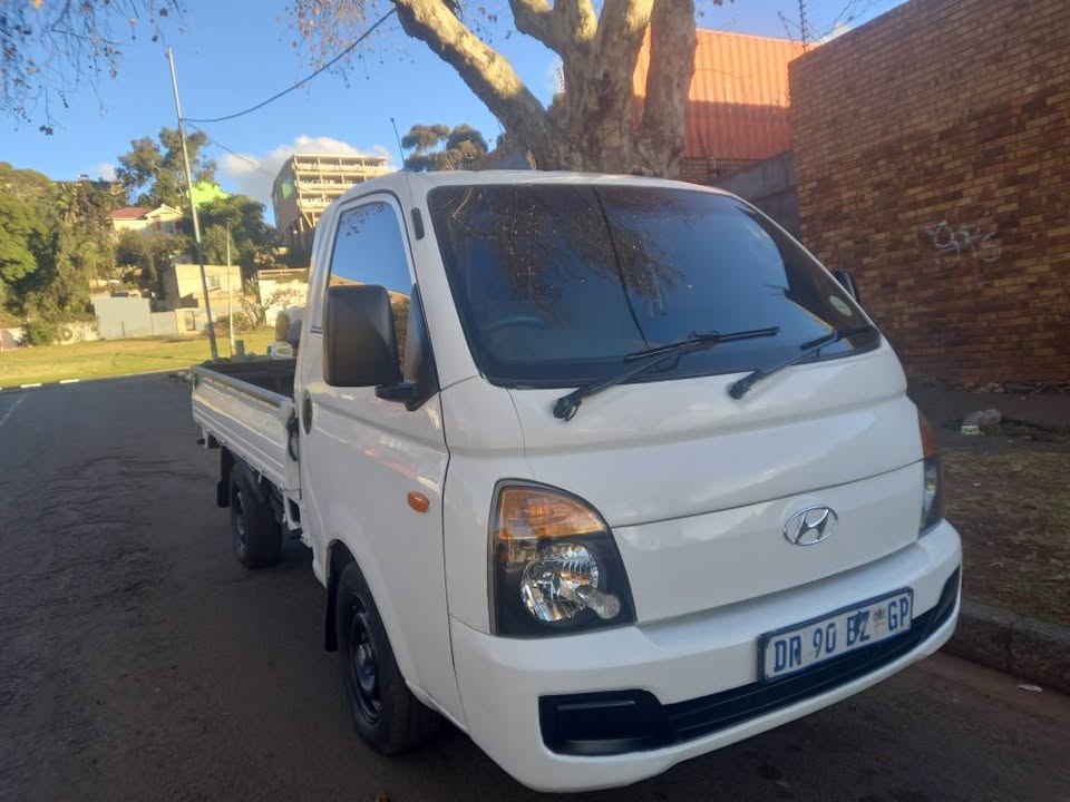 2012 Hyundai H100 Bakkie 2.6 Diesel,  Manual, White, Spere key, 88000kms