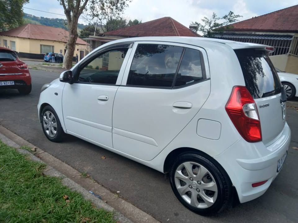 2012 Hyundai i10 Hatchback 1.1 Petrol, Manual, White, 85000kms, Spare Key.