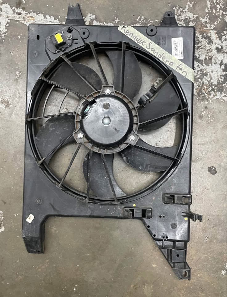Renault Sandero Radiator Fan - Private Seller Renault Sandero Radiator Fan - Private Seller