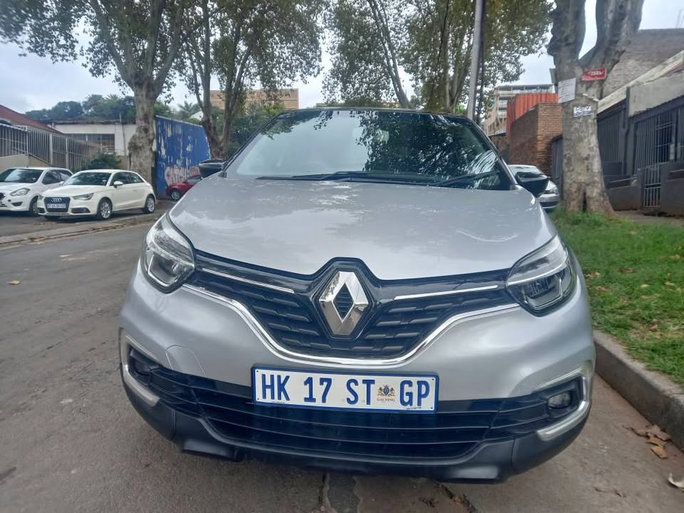 2018 RENAULT CAPTUR 900T PETROL, MANUAL, SILVER,SERVICE BOOK, SPARE KEY.