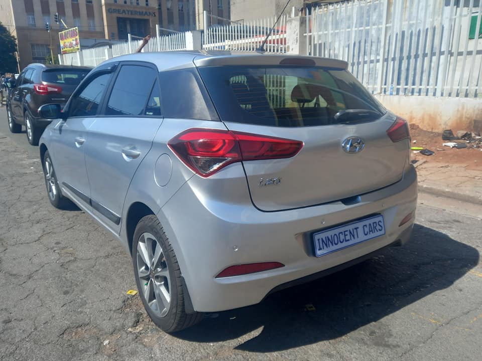 2015 HYUNDAI i20 GRAND 1.4 PETROL, MANUAL TRANSMISSION, SILVER COLOUR