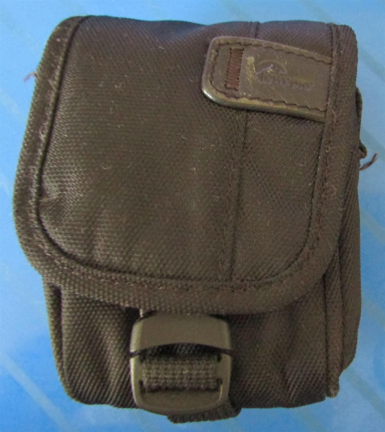 Lowepro Classified 30 – Point-and-Shoot Camera Bag Lowepro Classified 30 – Point-and-Shoot Camera Bag