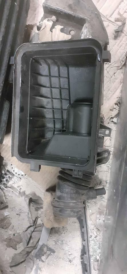 2007 Toyota Corolla Runx Shape Air Filter Box Top Cover With MAF Sensor - Private Seller