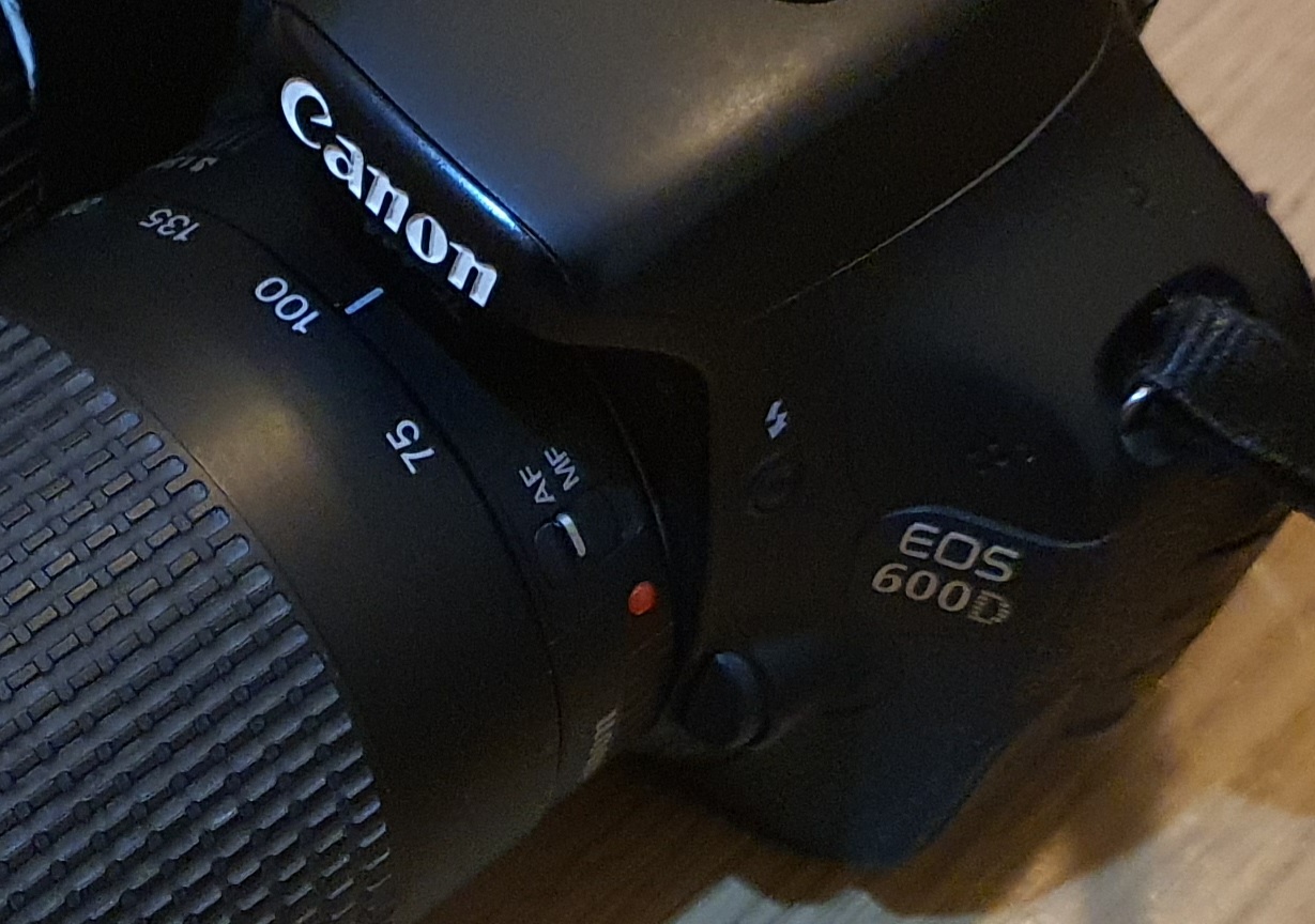 Bargain Canon EOS 600D Camera with Zoom lens Photo&Video function Build in Flash