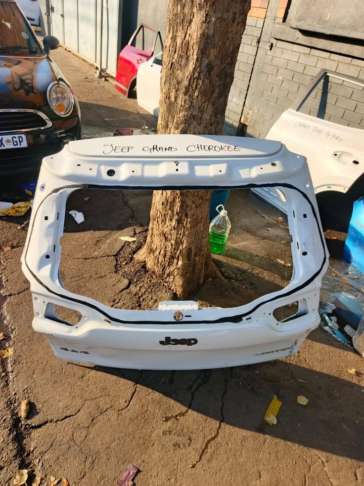 Jeep grand Cherokee tailgate - Private Seller Jeep grand Cherokee tailgate - Private Seller