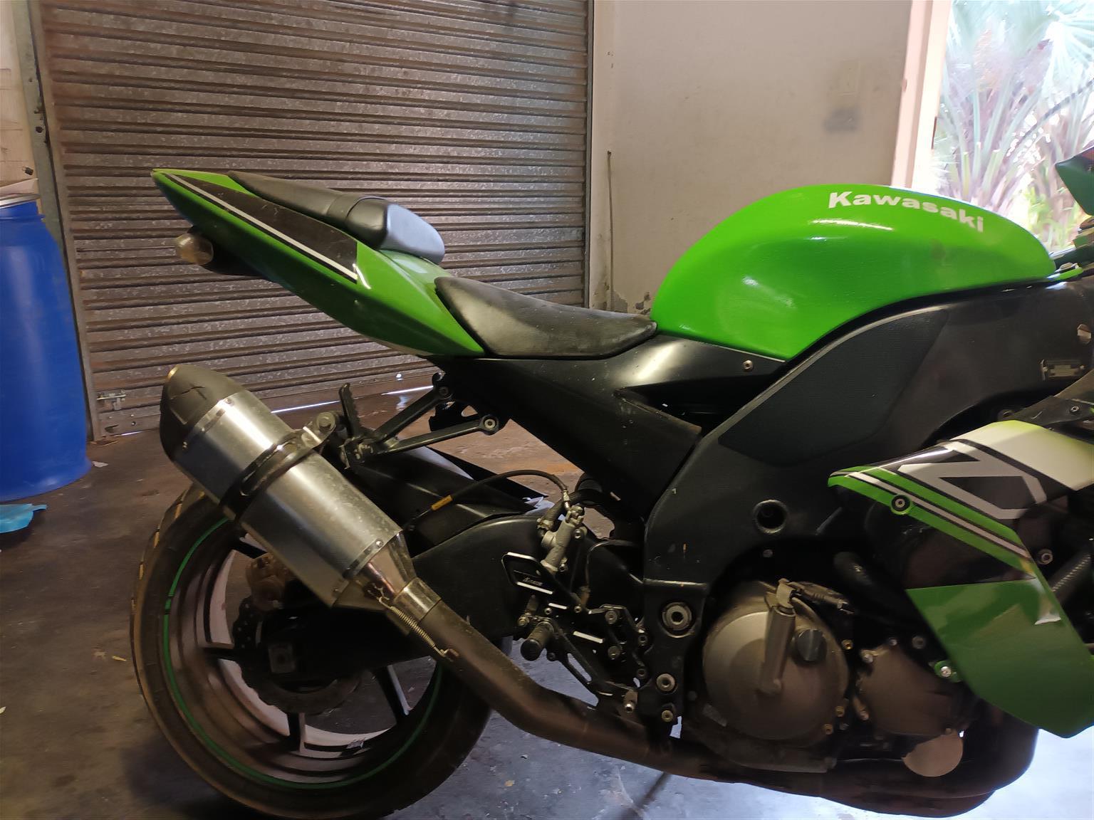 Zx10 for sale with power comander and 2 helmetz Junk Mail