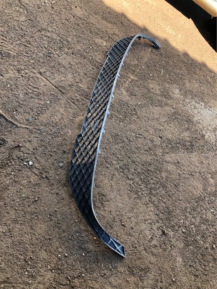 Mercedes Benz w176 lower bumper grill