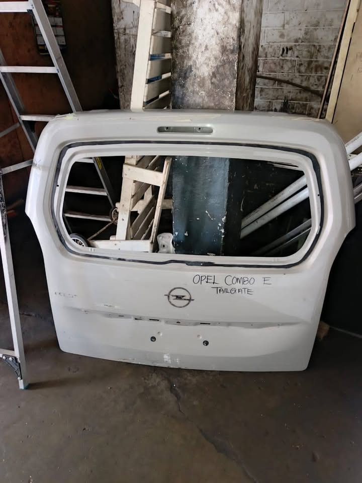Opel combo E Tailgate - Private Seller