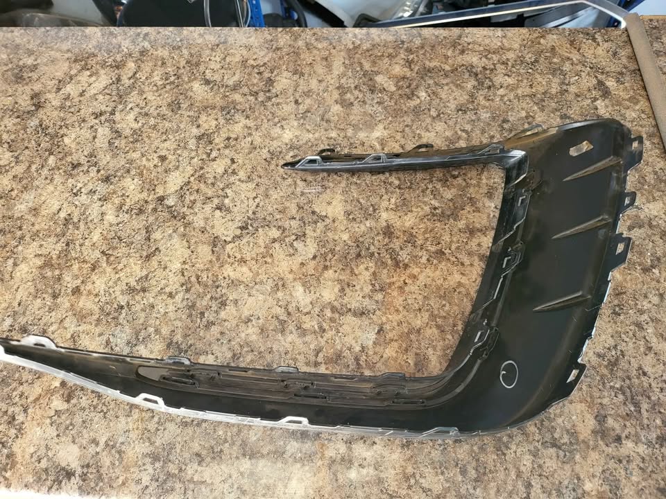 2024 vw Tiguan Foglight moulding for sale.