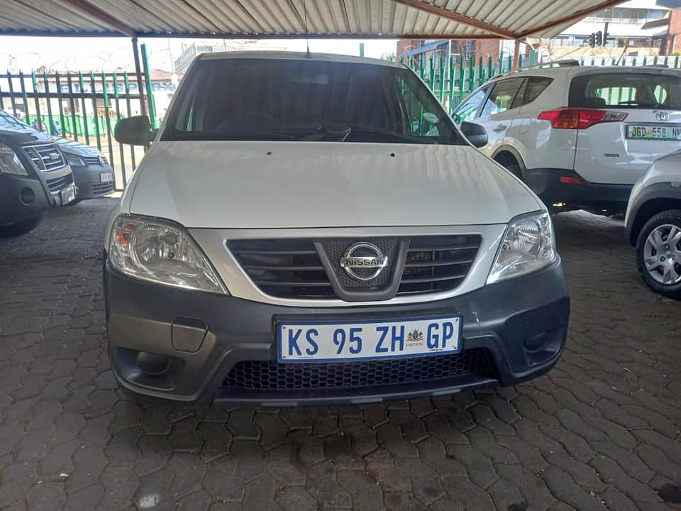 Nissan Np200 1.6 With Canopy Manual  2022 White