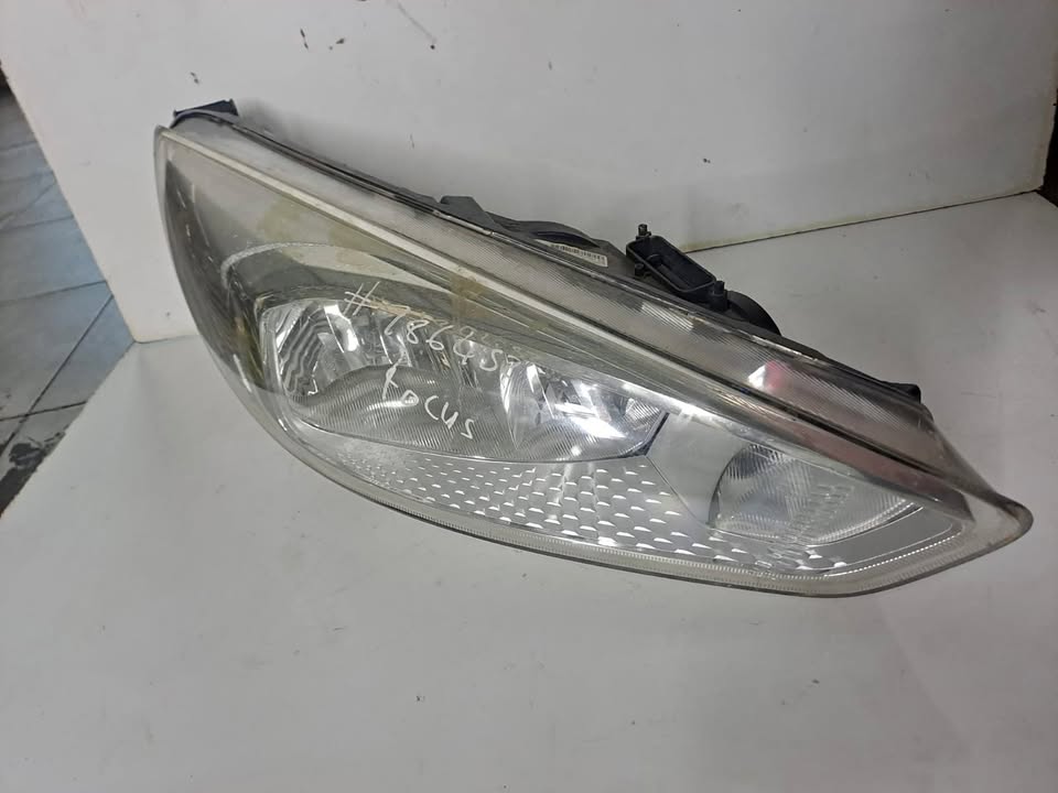 Headlight Ford Focus 2015-2017 - Private Seller Headlight Ford Focus 2015-2017 - Private Seller